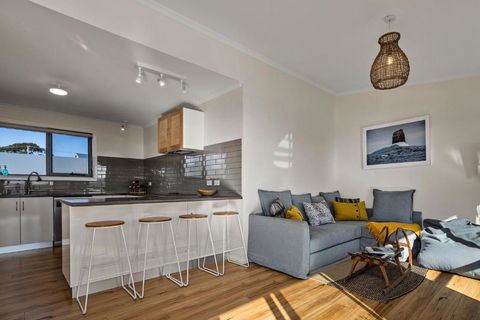 GRANITE BEACH HOUSE At Bay Of Fires - Hotel Gold Coast 6