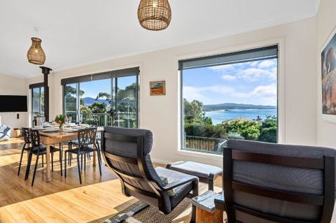 GRANITE BEACH HOUSE At Bay Of Fires - Hotel Gold Coast 5
