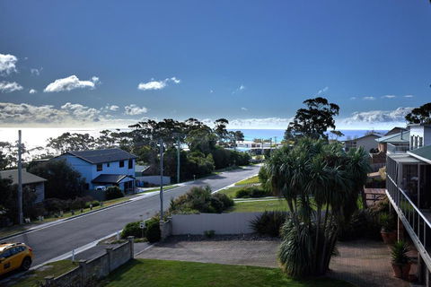 GRANITE BEACH HOUSE At Bay Of Fires - Hotel Gold Coast 2