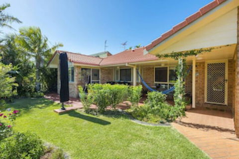 SECRET GARDEN WiFi Netflix Pet Friendly - Hotel Gold Coast 0
