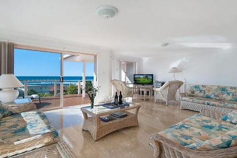 Pacific Rose Winter Holiday Special - Hotel Gold Coast 1