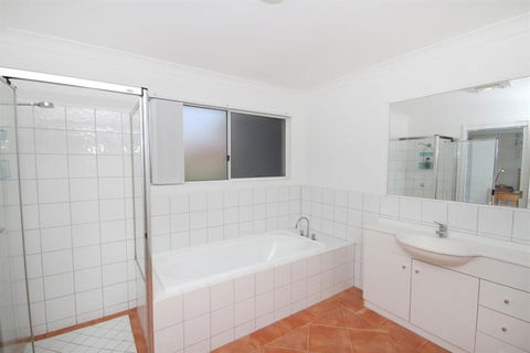 FANTASTIC HOLIDAY UNIT In A PERFECT LOCATION - Hotel Gold Coast 3