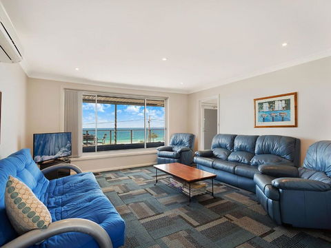 81 Dalmeny Drive Beach House - Hotel Gold Coast 4