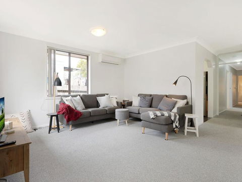37 Mort Avenue - Hotel Gold Coast 1