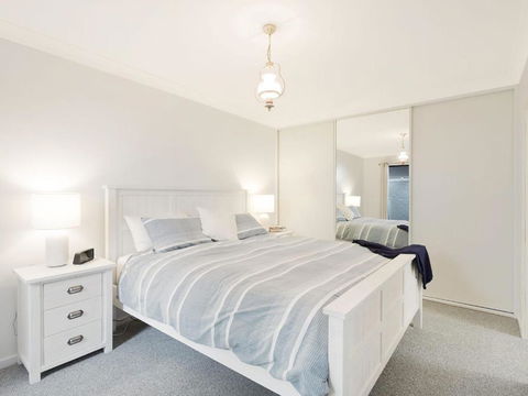 37 Mort Avenue - Hotel Gold Coast 4