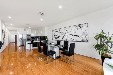 BENGALEE EXECUTIVE TOWNHOUSE MODERN & STYLISH - Hotel Gold Coast 3