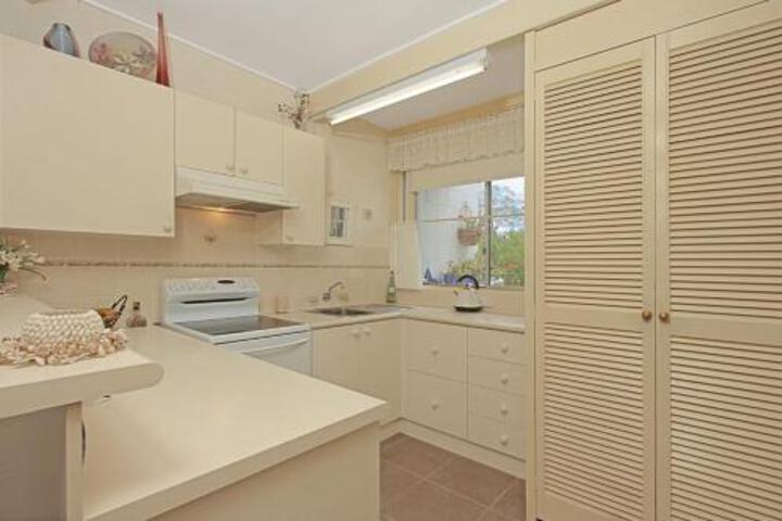 Mollymook NSW Hotel Gold Coast