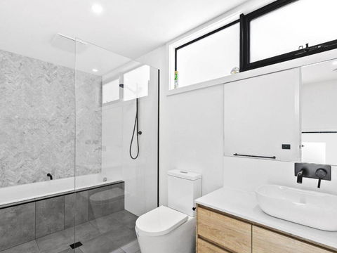 POINT BREAK NEW LISTING 2019 - Hotel Gold Coast 6