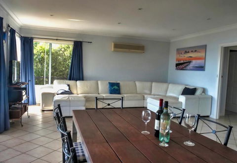 The Whitehouse - Hotel Gold Coast 1