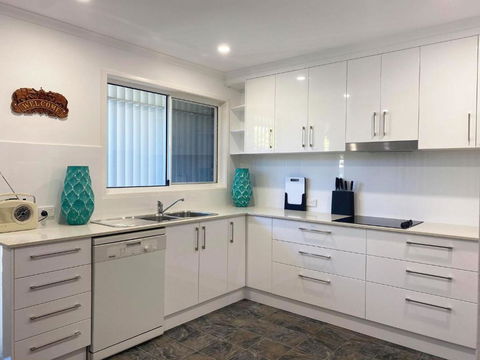 Woorim Secluded Palms Cottage - Hotel Gold Coast 2