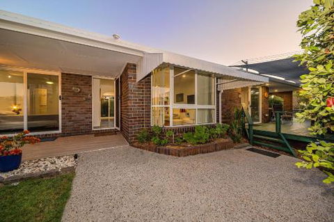Woorim Secluded Palms Cottage - Hotel Gold Coast 1