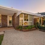 Woorim Secluded Palms Cottage - Hotel Gold Coast 0