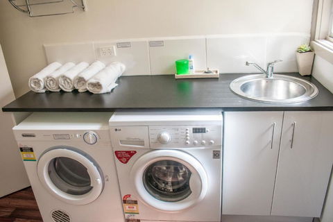 Russell Falls Holiday Cottages - Hotel Gold Coast 3