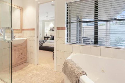 Waterfront Luxury Noosa Heads - Hotel Gold Coast 5