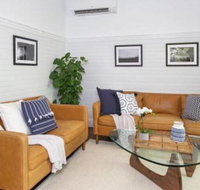 Ocean Mist Cottage across from pet friendly beach - Hotel Gold Coast