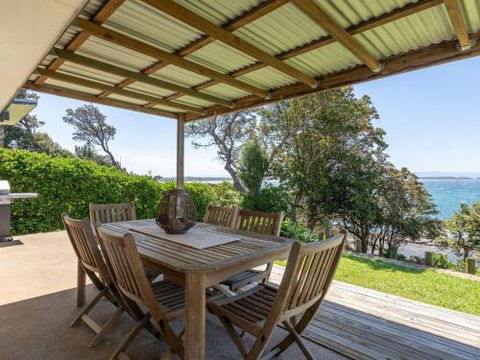 Seaspray On Culburra Dolphin & Whale Watching - Hotel Gold Coast 5