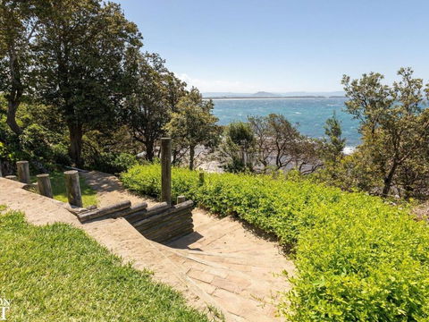 Seaspray On Culburra Dolphin & Whale Watching - Hotel Gold Coast 2