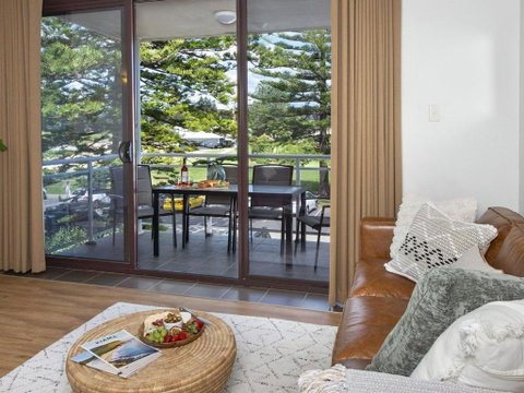 St Tropez Beachside Luxe - Hotel Gold Coast 1