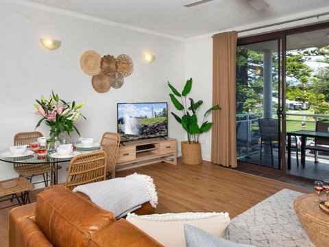 St Tropez Beachside Luxe - Hotel Gold Coast 3