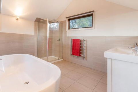 BAY VIEWS On MANNA DROMANA - Hotel Gold Coast 4