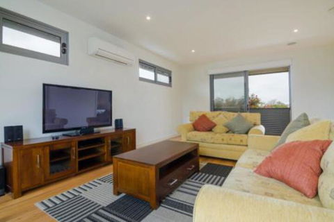 PIER 55 DROMANA... - Hotel Gold Coast 6