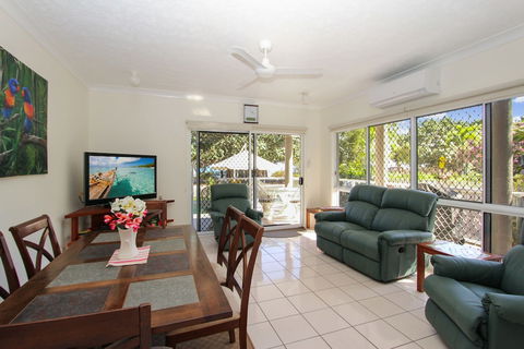 Champagne Apartment 1 - Hotel Gold Coast 3