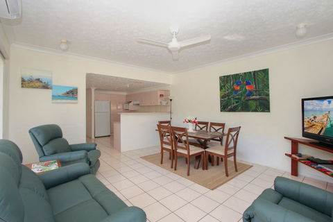 Champagne Apartment 1 - Hotel Gold Coast 4