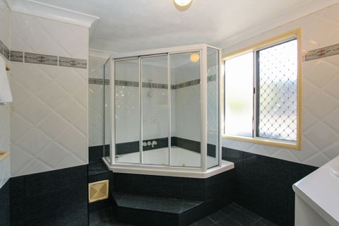 Champagne Apartment 1 - Hotel Gold Coast 5