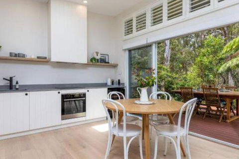 Studio By The Bay :: Jervis Bay Rentals - Hotel Gold Coast 2