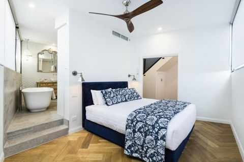 Accommodate Canberra Warehouse - Hotel Gold Coast 4