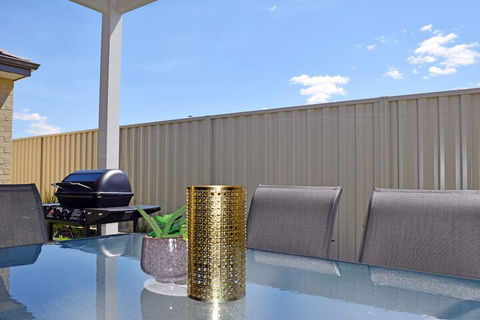 The Kingsley's Place Piara Waters - Hotel Gold Coast 1