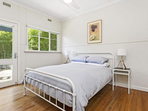 KIMBERLEY McCRAE - Hotel Gold Coast 2