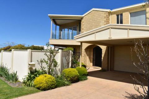 VIEWS FOREVER INVERLOCH - Hotel Gold Coast 0