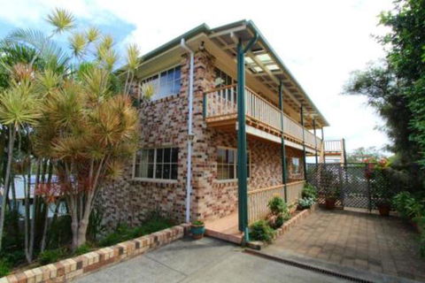 Amzaz 15 Korogora Street - Hotel Gold Coast 2