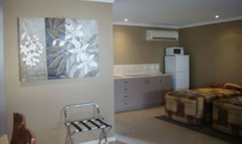 Cosmos Country Motor Inn - Hotel Gold Coast 1