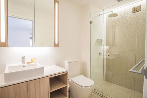 Oud Wood Apartment - Hotel Gold Coast 6