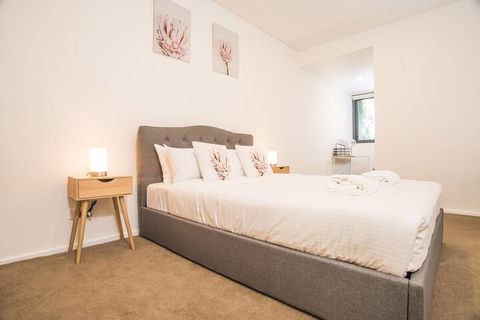 Oud Wood Apartment - Hotel Gold Coast 7