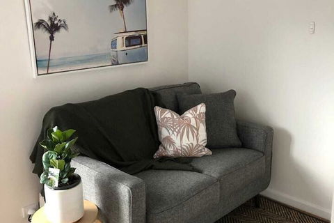 Sun-drenched 1 Bed Studio Apartment In Newtown - Hotel Gold Coast 3