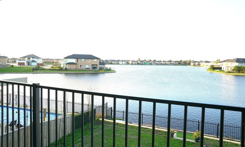 Waterfront Villa In Sanctuary Lakes - Hotel Gold Coast 2