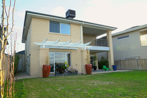 Waterfront Villa In Sanctuary Lakes - Hotel Gold Coast 0