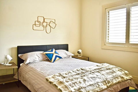 Bright & Breezy Bondi Beach Pad - Hotel Gold Coast 6