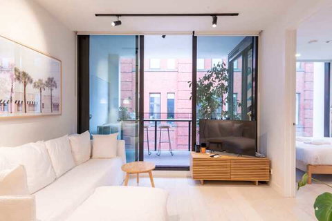 Trendy 1 Bedroom Apartment In The Heart Of Collingwood - Hotel Gold Coast 2