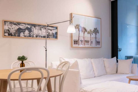 Trendy 1 Bedroom Apartment In The Heart Of Collingwood - Hotel Gold Coast 7