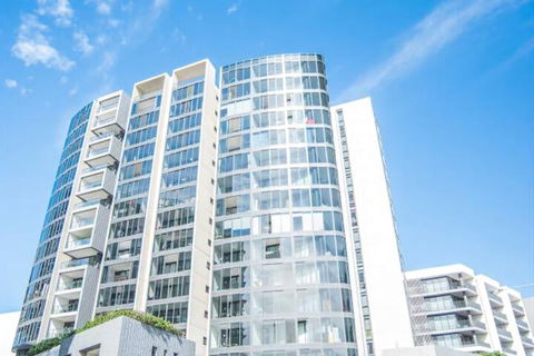 Minimalism Modern Apartment With Water View - Hotel Gold Coast 1