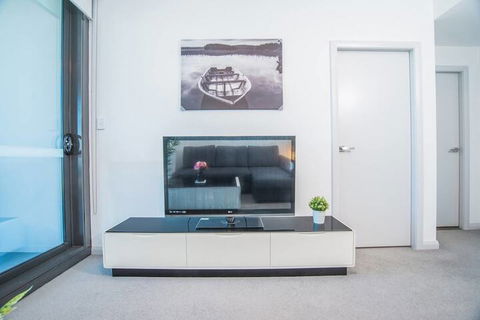 Minimalism Modern Apartment With Water View - Hotel Gold Coast 3