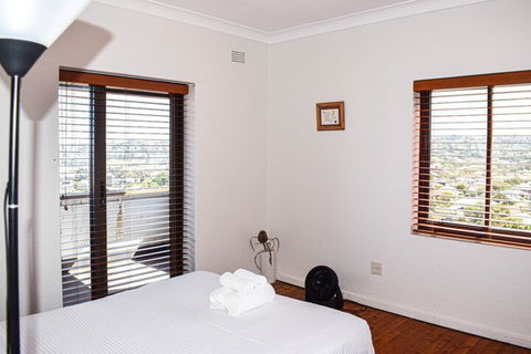 2 Bedroom Apartment With Ocean Views - Hotel Gold Coast 3