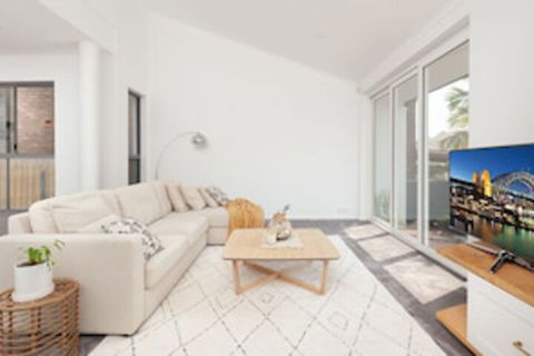 Large Family Home Bondi - Hotel Gold Coast 0