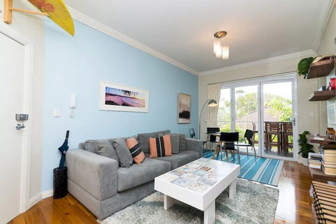 Sleek Contemporary Bondi Beachside Apartment - Hotel Gold Coast 3