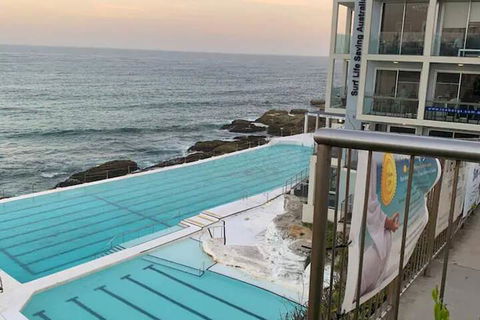 Sleek Contemporary Bondi Beachside Apartment - Hotel Gold Coast 1