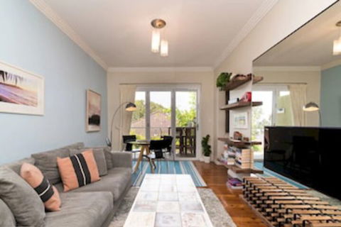 Sleek Contemporary Bondi Beachside Apartment - Hotel Gold Coast 0